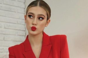 Itır Esen sosyal medyanın diline d&uuml;şt&uuml;