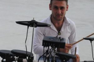"Yarım saat sonra d&ouml;nerim" dedi... Gen&ccedil; m&uuml;zisyen &ouml;l&uuml; bulundu!