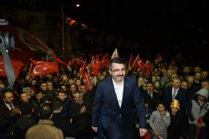 Cumhur İttifakı'nın Bursa Yıldırım Belediye Başkan adayı Yılmaz'a sevgi seli