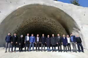 Bursa'da dağ il&ccedil;elerinin yol hasreti bitiyor. T&uuml;nelde ilk delikler a&ccedil;ıldı