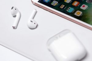 Apple Airpods 2 ile gelen yeni &ouml;zellikler