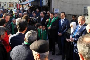 Bursa'da gen&ccedil;lerin "ilk oy" coşkusu