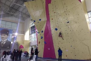 Gen&ccedil; dağcılar spor tırmanışında yarıştı