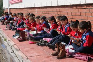1500 &ouml;ğrenci aynı anda kitap okudu