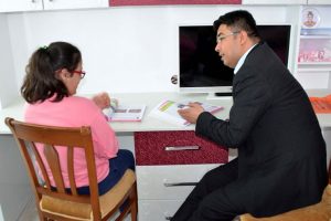 Engelli Meryem'in evde eğitim mutluluğu