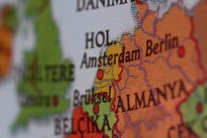 Hollanda Tahran B&uuml;y&uuml;kel&ccedil;isi'ni geri &ccedil;ağırdı