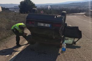 Otomobil ile &ccedil;ekici &ccedil;arpıştı! Yaralılar var