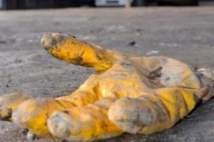 G&ouml;&ccedil;&uuml;k altında kalan iş&ccedil;i feci şekilde can verdi