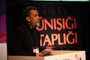 "&Ccedil;ocukluk, şiiri sokaktan toplamaktır"