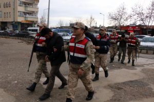 Nesli t&uuml;kenmekte olan oklu kirpiyi telef edenler yakalandı