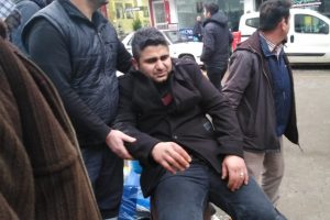 Geri giden otomobil motosiklette &ccedil;arptı