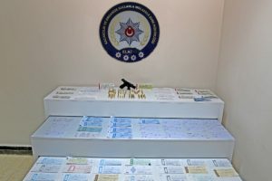 Tefecilere operasyon: 12 g&ouml;zaltı