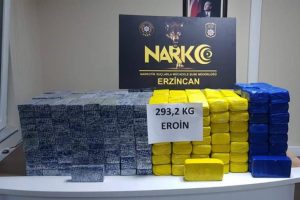 Yastıkların i&ccedil;inde 293 kilo 200 gram eroin ele ge&ccedil;irildi