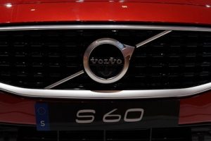 Volvo, otomobillerin hızını 180 kilometreyle sınırlayacak
