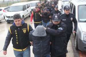 &Ccedil;ete lideri &ccedil;aldığı kimlikle kalp ameliyatı oldu, sevgilisini bile dolandırdı