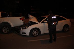 Kaza yapan bir otomobilin s&uuml;r&uuml;c&uuml;s&uuml; kazadan sonra buhar oldu