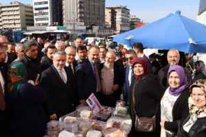 Bursalı kadınlar Yemen i&ccedil;in kermes d&uuml;zenledi