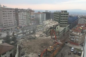 Bursa'da İller Bankası binası kontroll&uuml; yıkılmış