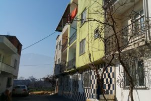 Bursa'da balkondan d&uuml;şen kadının kocası tutuklandı