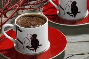 DP&Uuml; &ouml;ğrencisinin fincan tasarımı raflarında