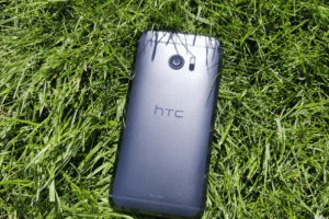 HTC kan kaybetmeye devam ediyor! Satışa &ccedil;ıkardı