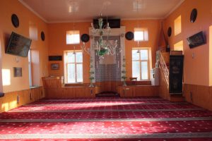 Hocasız cami, ezansız minare