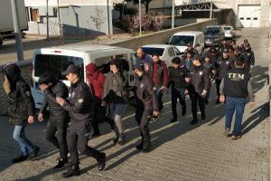 DEAŞ'tan 24 ş&uuml;pheli hakim karşısında