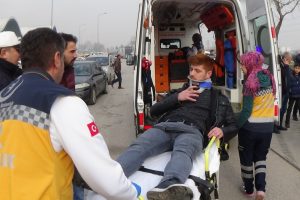 Bursa'da kaza yapan oğlunun iyi olduğuna bir t&uuml;rl&uuml; inanmadı