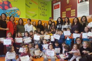 "Sen de bir pati sev" ekibinden tiyatral eğitim