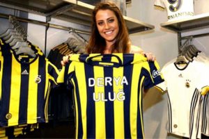 Derya Uluğ'dan takip&ccedil;isine 'ofsayt' ayarı!