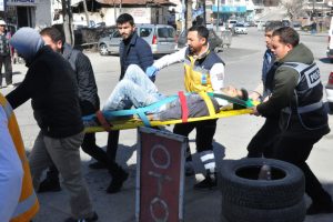 Fırında asans&ouml;r d&uuml;şt&uuml;; 2 iş&ccedil;i yaralı