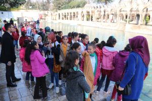 Şanlıurfalı &ouml;ğrenciler ilk defa Balıklıg&ouml;l'&uuml; g&ouml;rmenin sevincini yaşadı