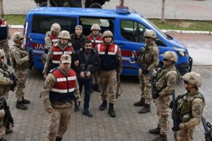 F&uuml;nyeyle patlatılan bomba y&uuml;kl&uuml; ara&ccedil;la ilgili 2 g&ouml;zaltı