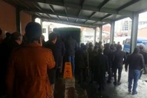 &Ouml;ğretmen, &ouml;ğrencileri tarafından &ouml;l&uuml; bulundu
