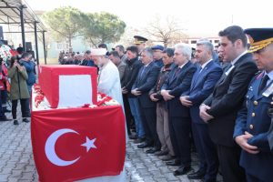 Şehit Er Uğur &Ccedil;akmak son yolculuğuna uğurlandı