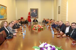 Vali Yavuz'dan iş adamı eşlerine &ccedil;ağrı