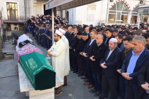 Katledilen anne ve kızı son yolculuğuna uğurlandı