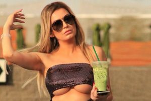 Kahve i&ccedil;meye giderken giydiği tulum olay oldu