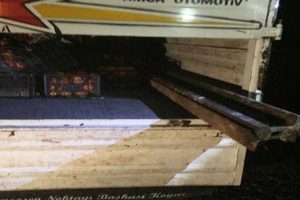 Tren raylarını &ccedil;alarken yakalandılar