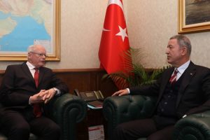 Bakan Akar'dan kritik g&ouml;r&uuml;şme