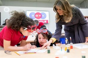 Melania Trump, Fethullah G&uuml;len'e ait bir okulu ziyaret etti