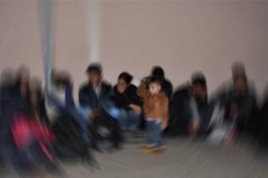 61 ka&ccedil;ak g&ouml;&ccedil;men yakalandı