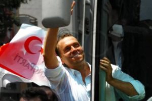 10 yıl aradan sonra T&uuml;rkiye'ye d&ouml;n&uuml;yor