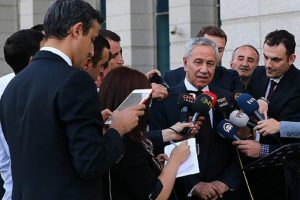 Arın&ccedil;'tan s&uuml;rpriz &ccedil;ıkış!