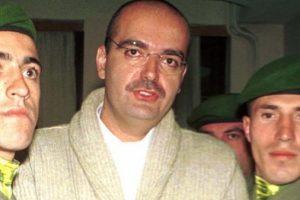 Firari Murat Demirel'e aileden miras davası