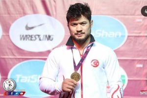G&uuml;reş&ccedil;i Ali Cengiz Avrupa &uuml;&ccedil;&uuml;nc&uuml;s&uuml; oldu