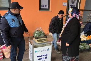 Pazar yerinde kontroller s&uuml;r&uuml;yor