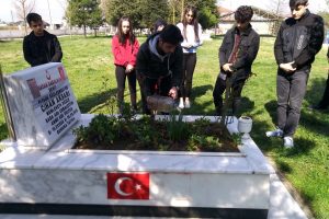 &Ouml;ğrencilerden Şehit ailesine ziyaret