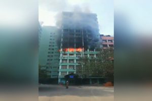 Hindistan'da bakanlık ofislerinin bulunduğu binada yangın, 1 &ouml;l&uuml;