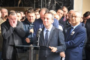 OM&Uuml; 'Kemal Hoca'ya ağladı